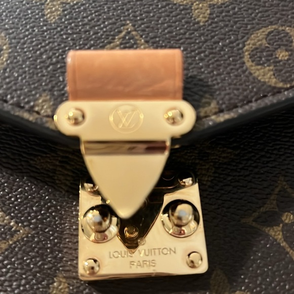 Louis Vuitton Pochette Métis - Picture 7 of 10